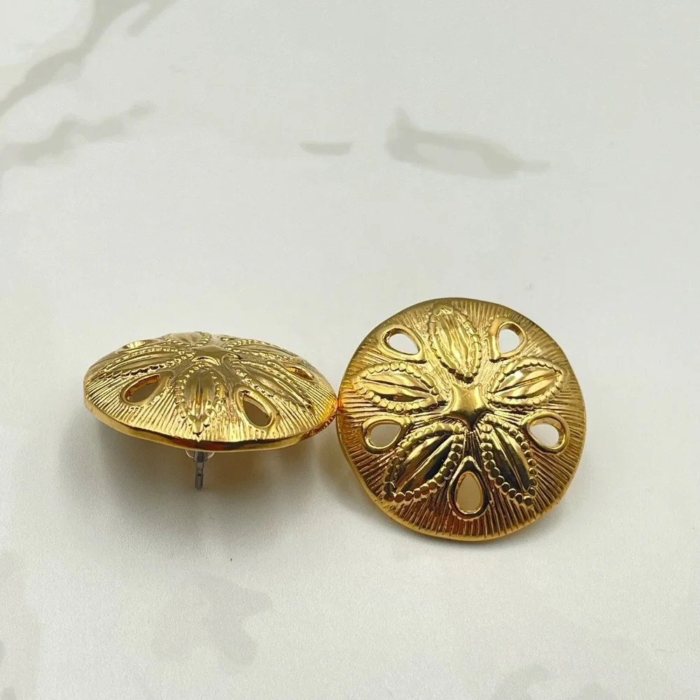 Vintage VTG Gold Tone‎ Sand Dollar Earrings Post Back Beach Sea Life Jewelry